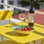 Beachside Deluxe Terrace Apts, By Timecooler Апартаменты *