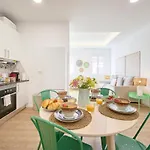 Beachside Deluxe Terrace Apts, By Timecooler *