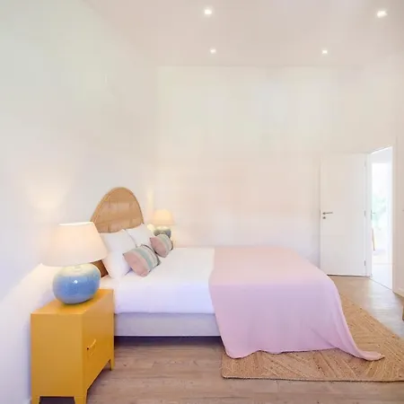 Beachside Deluxe Terrace Apts, By Timecooler شقة