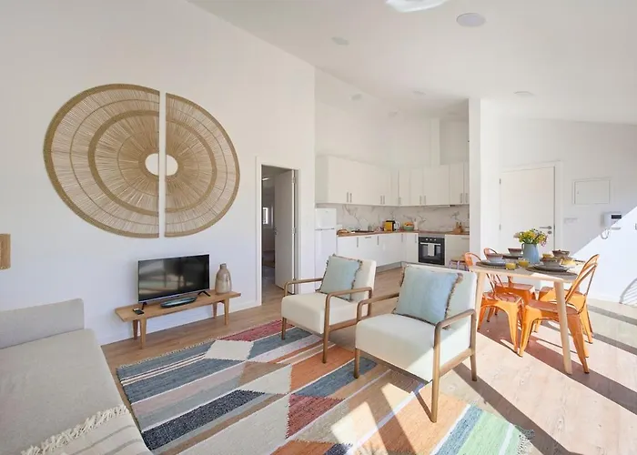 Beachside Deluxe Terrace Apts, By Timecooler