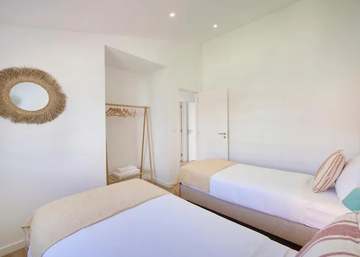 Beachside Deluxe Terrace Apts, By Timecooler