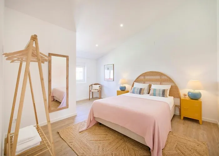 Beachside Deluxe Terrace Apts, By Timecooler