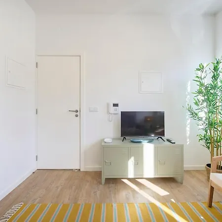 Beachside Deluxe Terrace Apts, By Timecooler