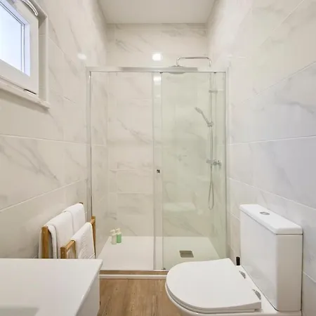 Apartment Beachside Deluxe Terrace Apts, By Timecooler