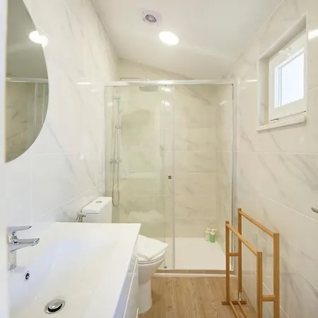 Apartment Beachside Deluxe Terrace Apts, By Timecooler