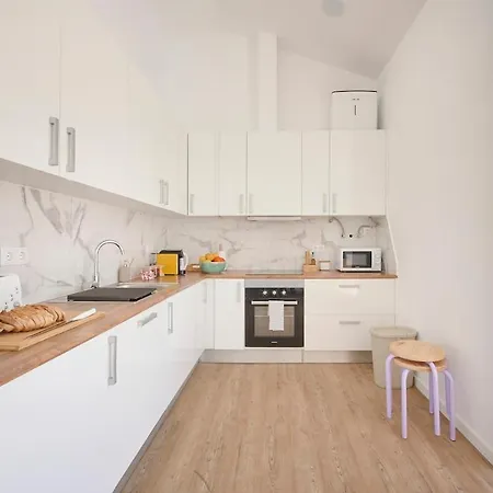 Beachside Deluxe Terrace Apts, By Timecooler *