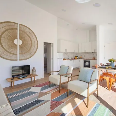 Beachside Deluxe Terrace Apts, By Timecooler