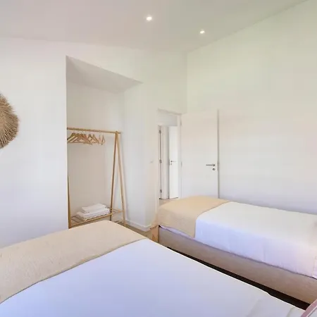 Beachside Deluxe Terrace Apts, By Timecooler