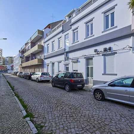 Apartment Beachside Deluxe Terrace Apts, By Timecooler