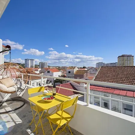 Apartment Beachside Deluxe Terrace Apts, By Timecooler Costa da Caparica