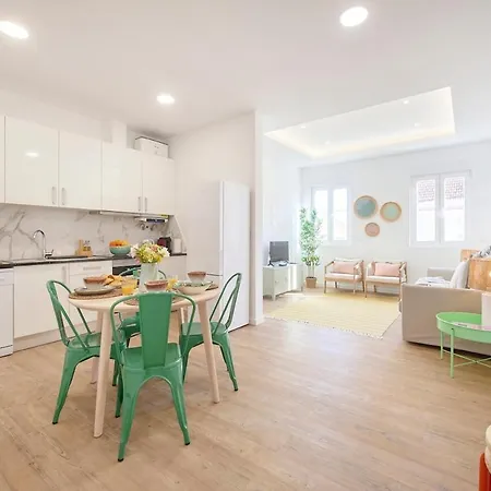 Beachside Deluxe Terrace Apts, By Timecooler Apartment