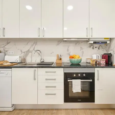 Beachside Deluxe Terrace Apts, By Timecooler Apartment