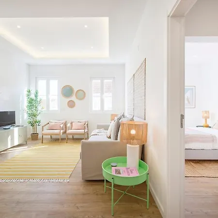 Beachside Deluxe Terrace Apts, By Timecooler