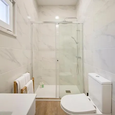 Apartment Beachside Deluxe Terrace Apts, By Timecooler