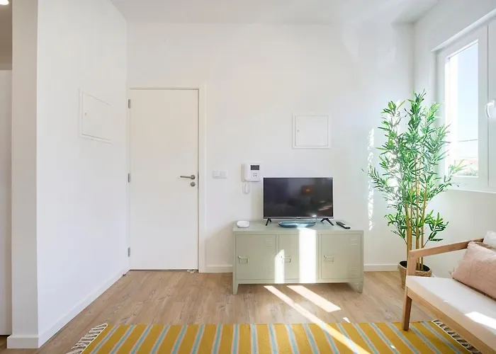 Beachside Deluxe Terrace Apts, By Timecooler