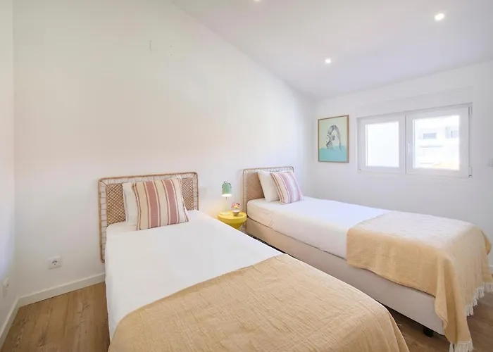 Beachside Deluxe Terrace Apts, By Timecooler Costa de Caparica